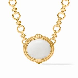 Elegant Gold and White Pendant Necklace